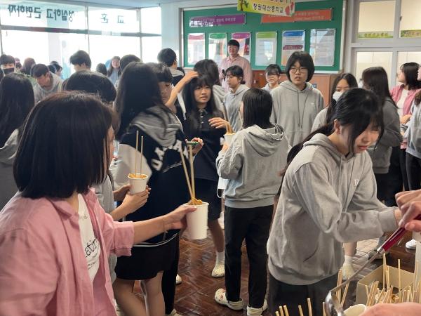 2026학년도 아침 등교맞이 행사(핑크데이, 어묵)