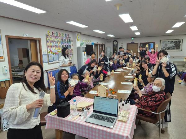 10. 14.  성큼성큼꿈자람프로젝트 공예 활동 실시(요양원 방문)